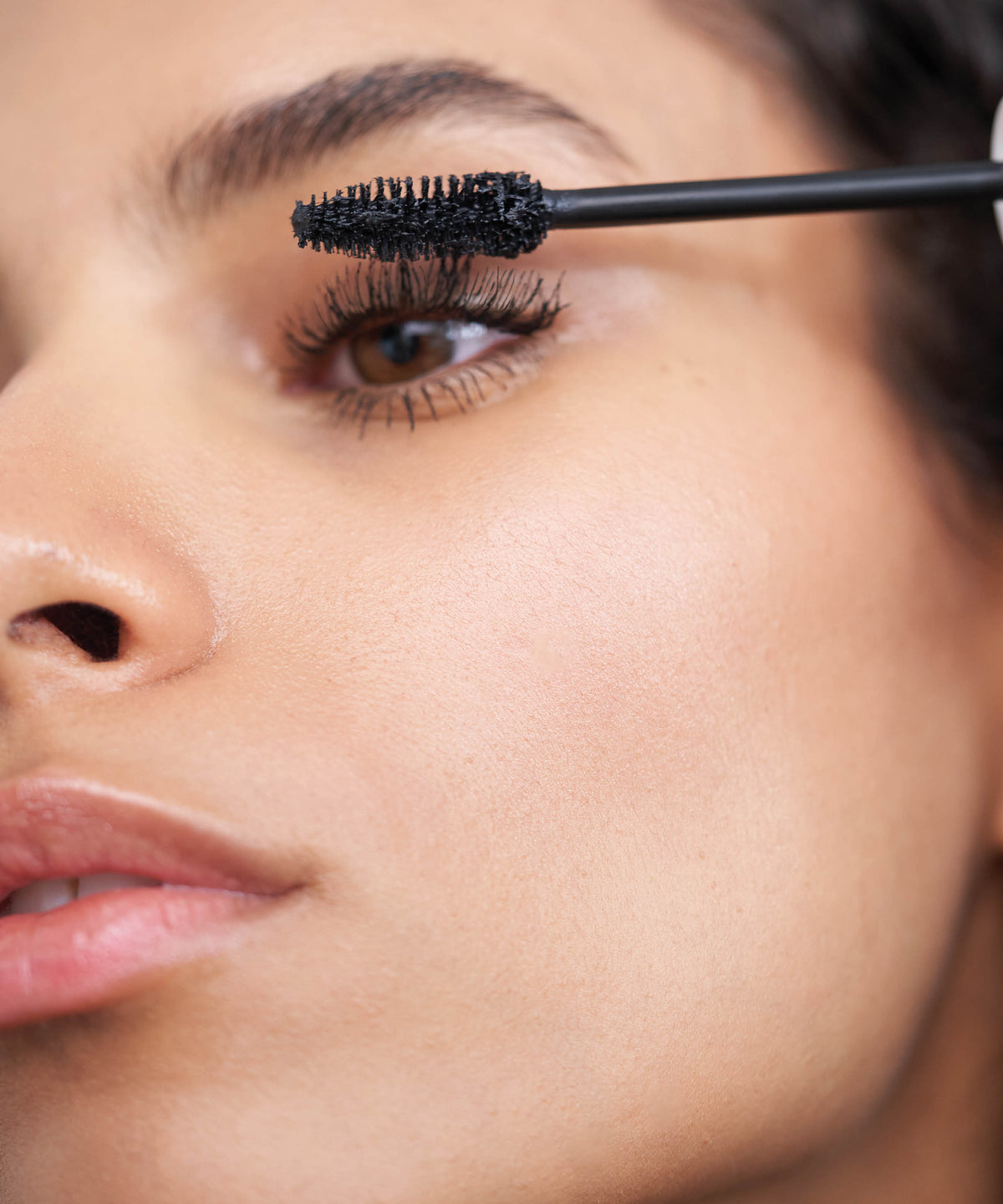 night-mascara; midnight-black: Dania wears the Volumising Night Mascara in Midnight Black
