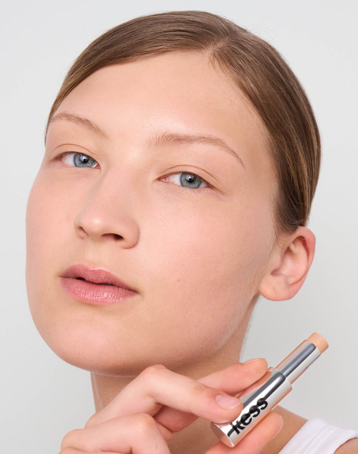 concealer-stick-spf-20; light-to-medium: Pupa wears the Concealer in Light to Medium