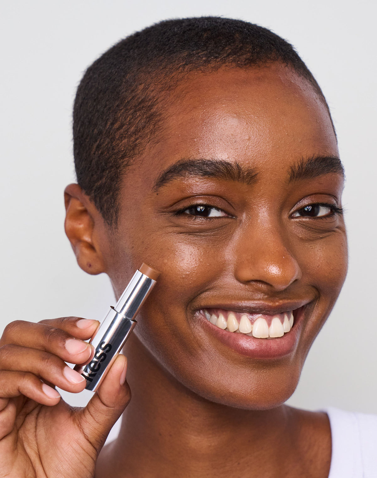 concealer-stick-spf-20; tan-2: Rim wears the Concealer in Tan 2