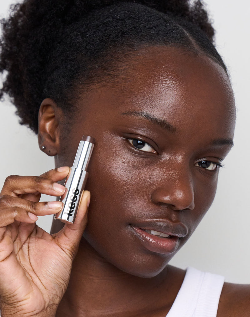 deep-1; Selina wears the Concealer in Deep 1