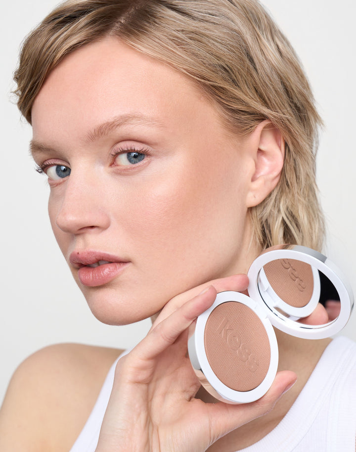 365-bronzer; light: Jessica wears the 365 Bronzer in Light