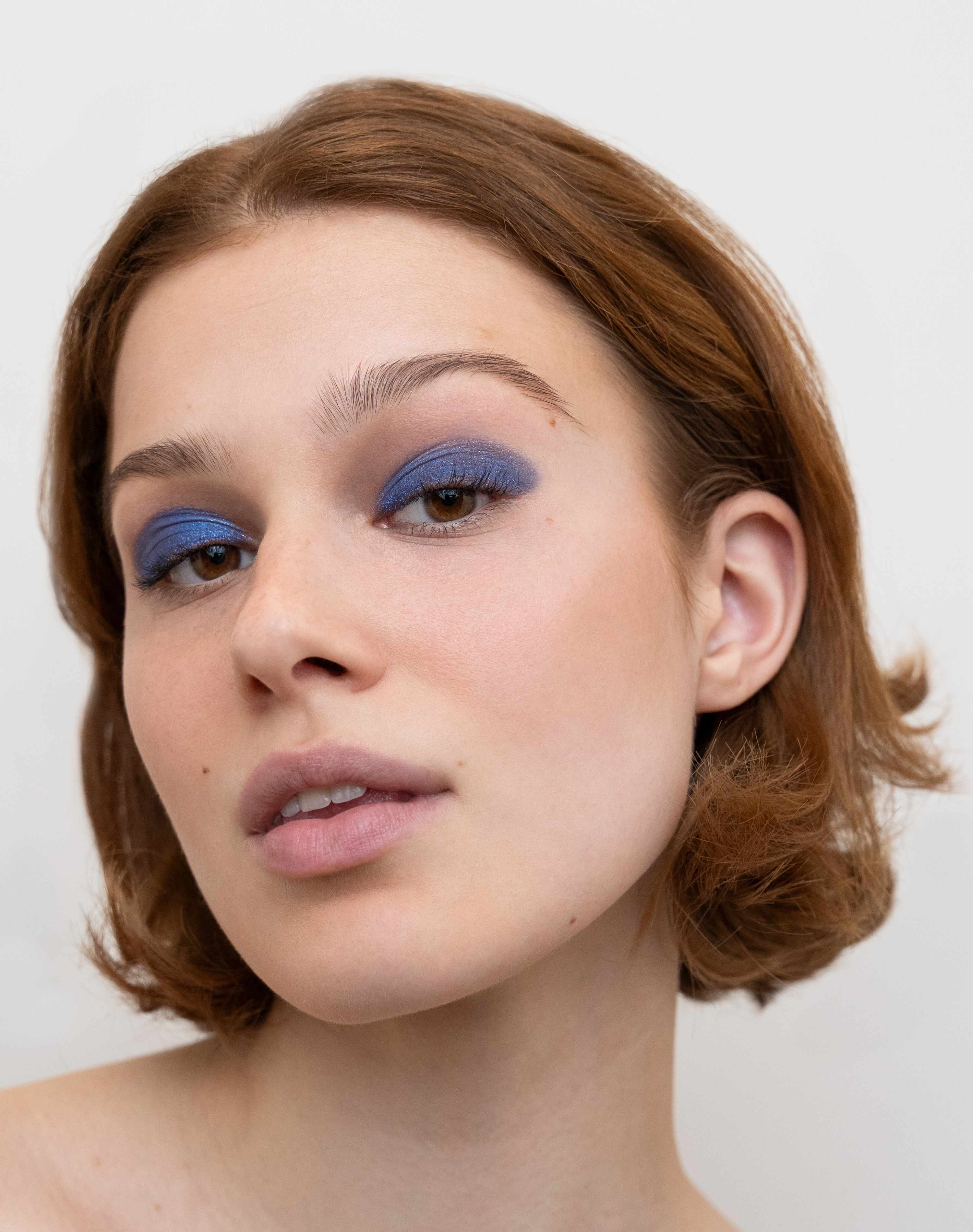 brown eyes; Lena tr√§gt den Eyeshadow Tower Brown Eyes