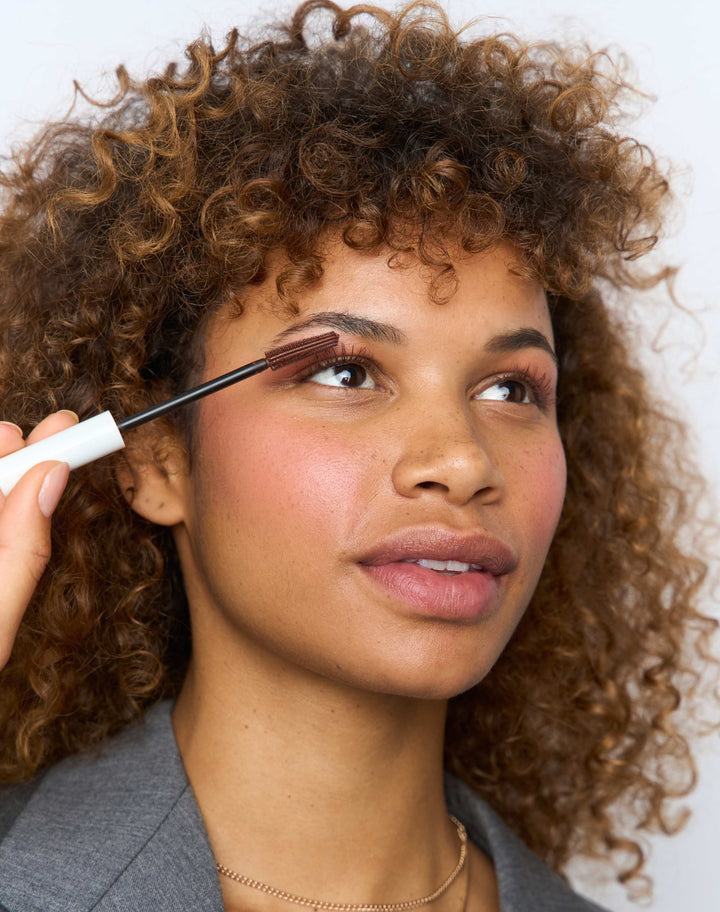 chronically late; Step 2 - Samira wears the DAY Mascara in Brown