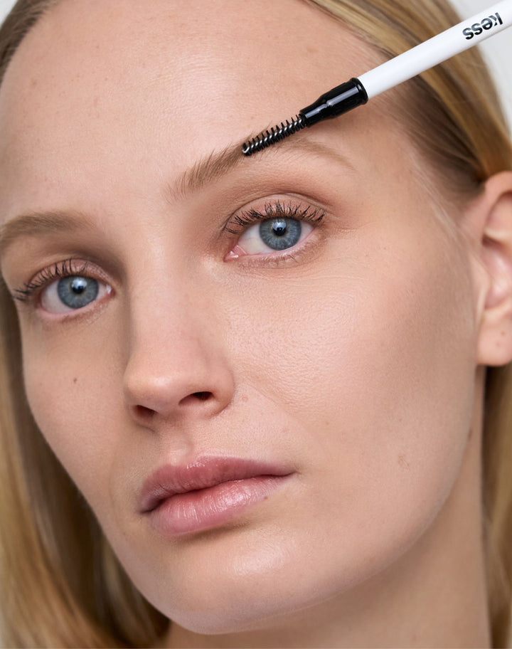 easy-brow-pencil; blonde: Leni wears the Easy Brow Pencil in Blonde