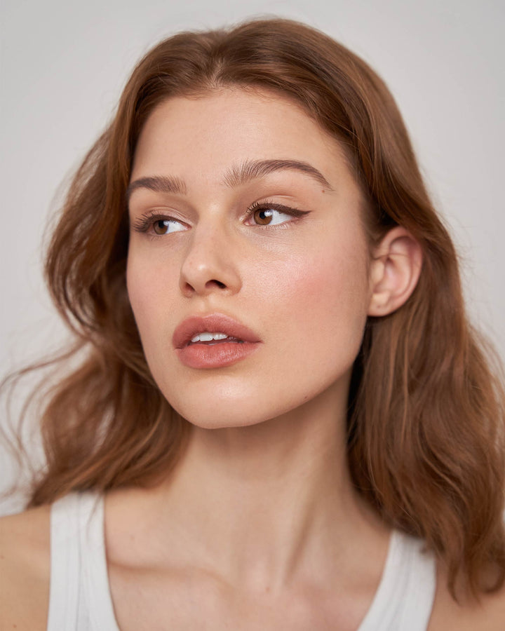 kess-lipstick-slimliner; chocolate-nude: Lena wears Chocolate Nude