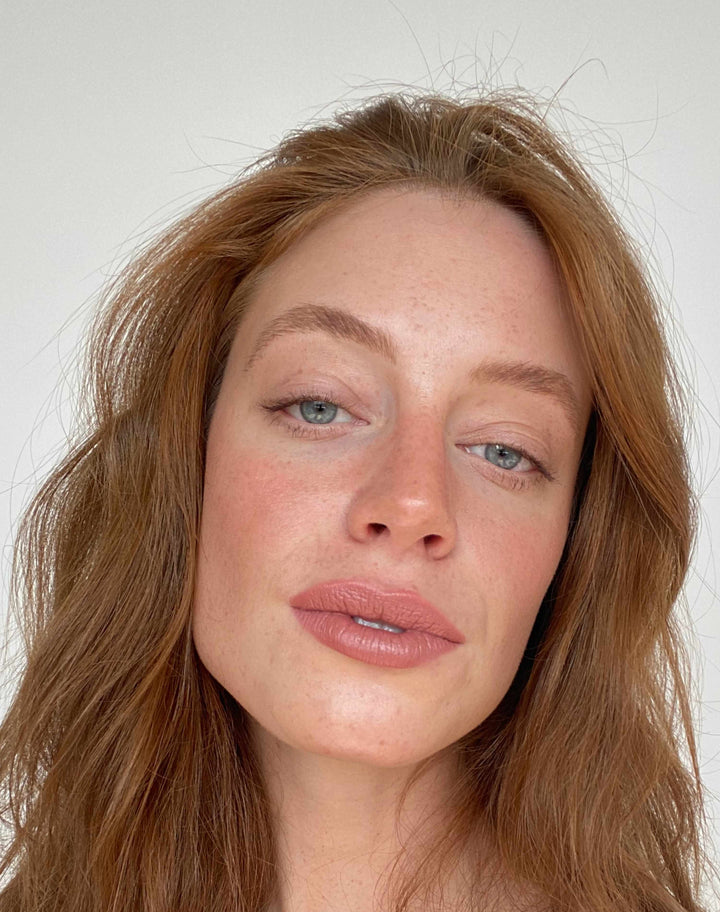 kess-lipstick-slimliner; warm-nude: Lisa wears Warm Nude