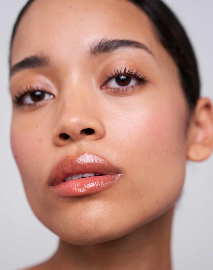 soft-shape-lip-liner; caramel-nude: Celine wears the Soft Shape Lip Liner in Caramel Nude and the Jelly Treat Lip Oil in Juice