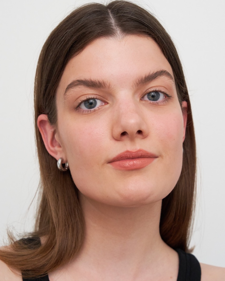 kess-lipstick-slimliner; peachy-nude: Anna wears Peachy Nude 