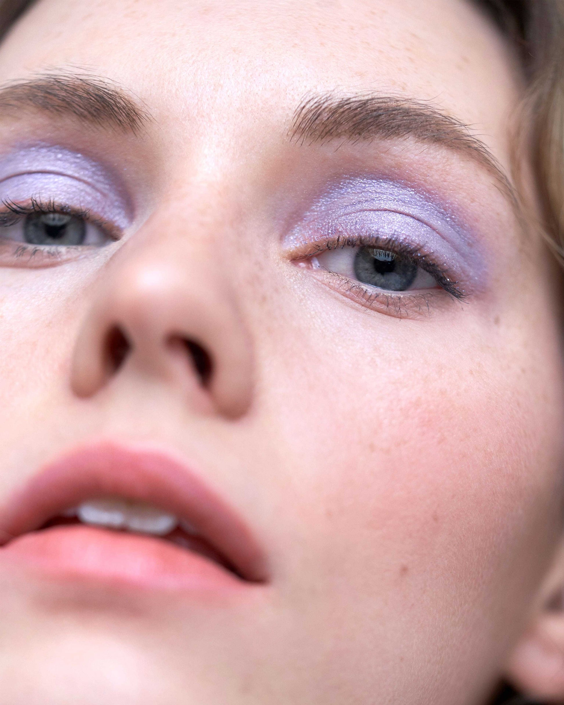 blue eyes; Charlotte trät Blue Eyes Ice Blue