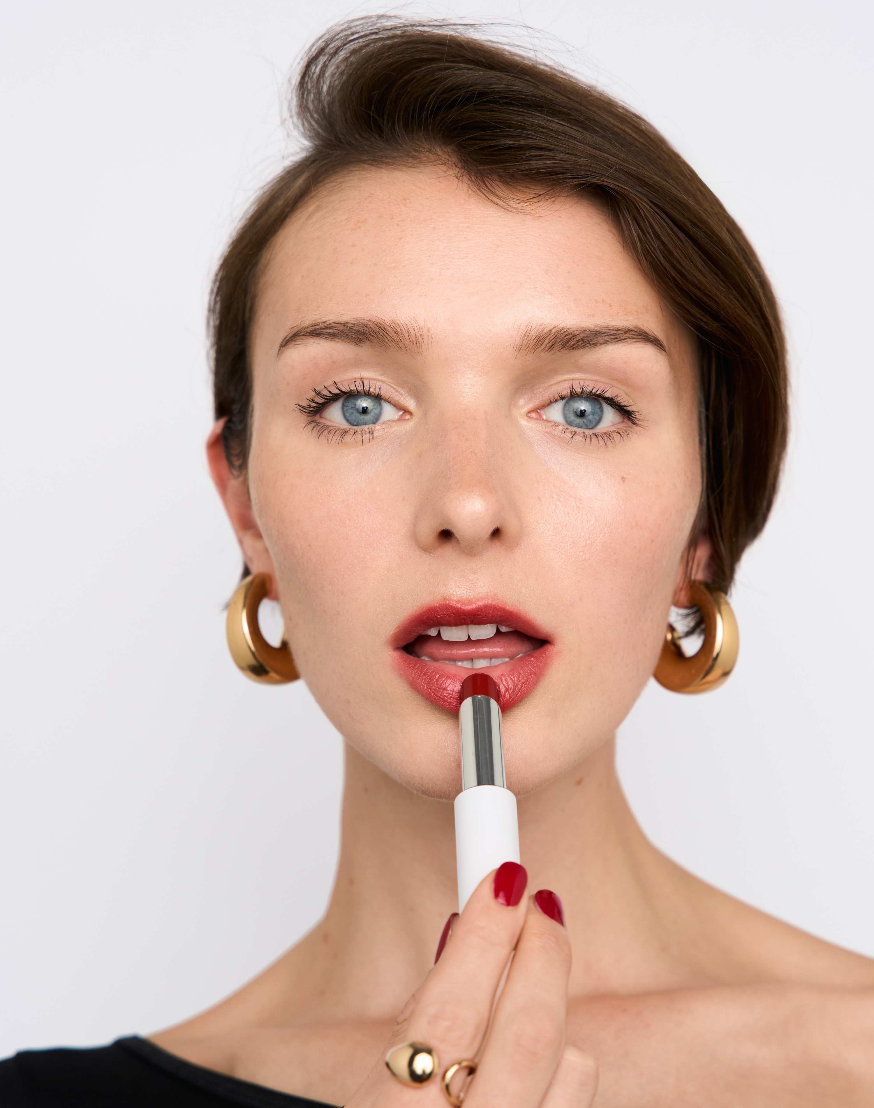 quiet luxury; Step 3 - Jada wears the Lipstick in Rusty Red