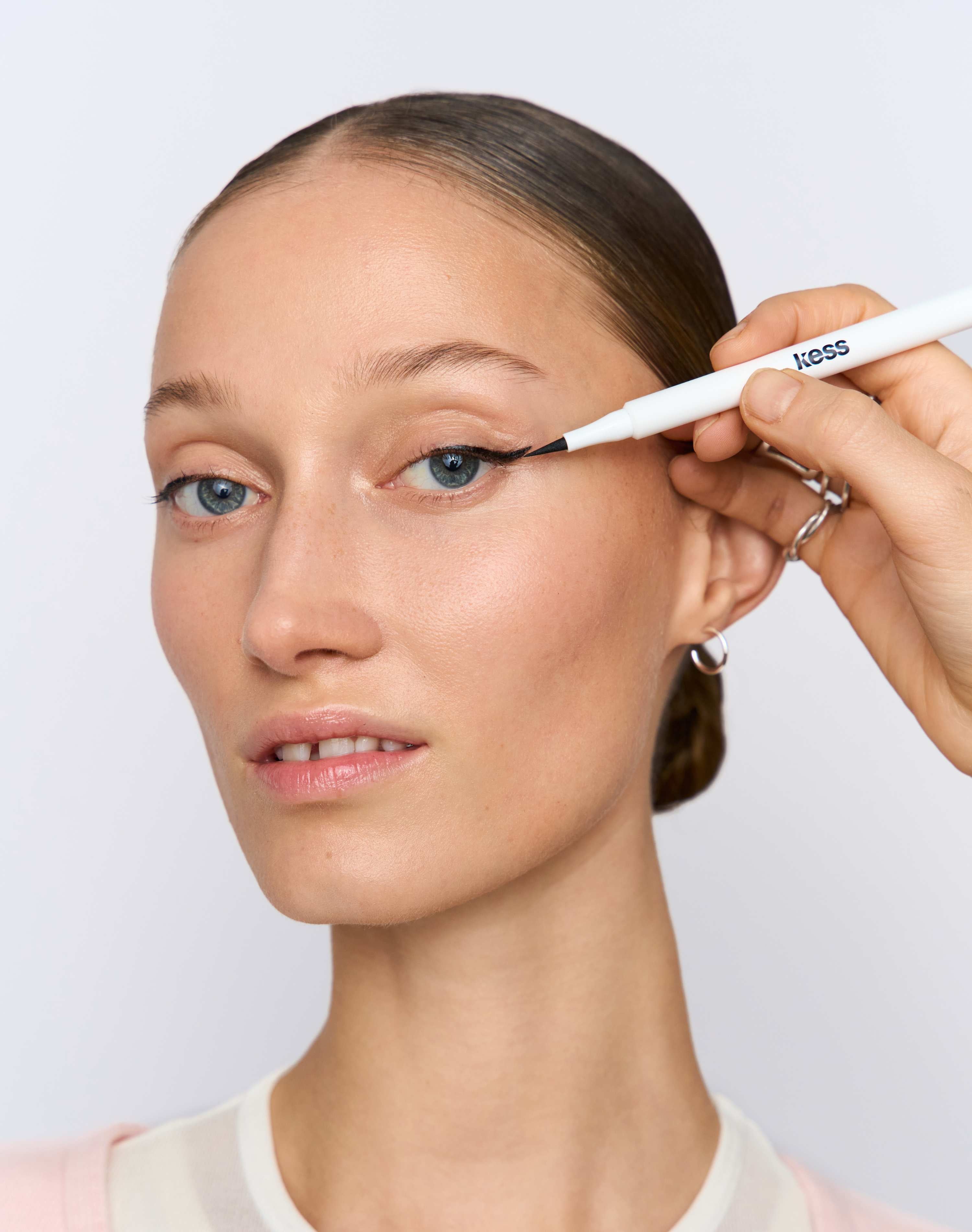 that girl; Step 1 - Filippa wears the Liquid Eyeliner in Deep Black