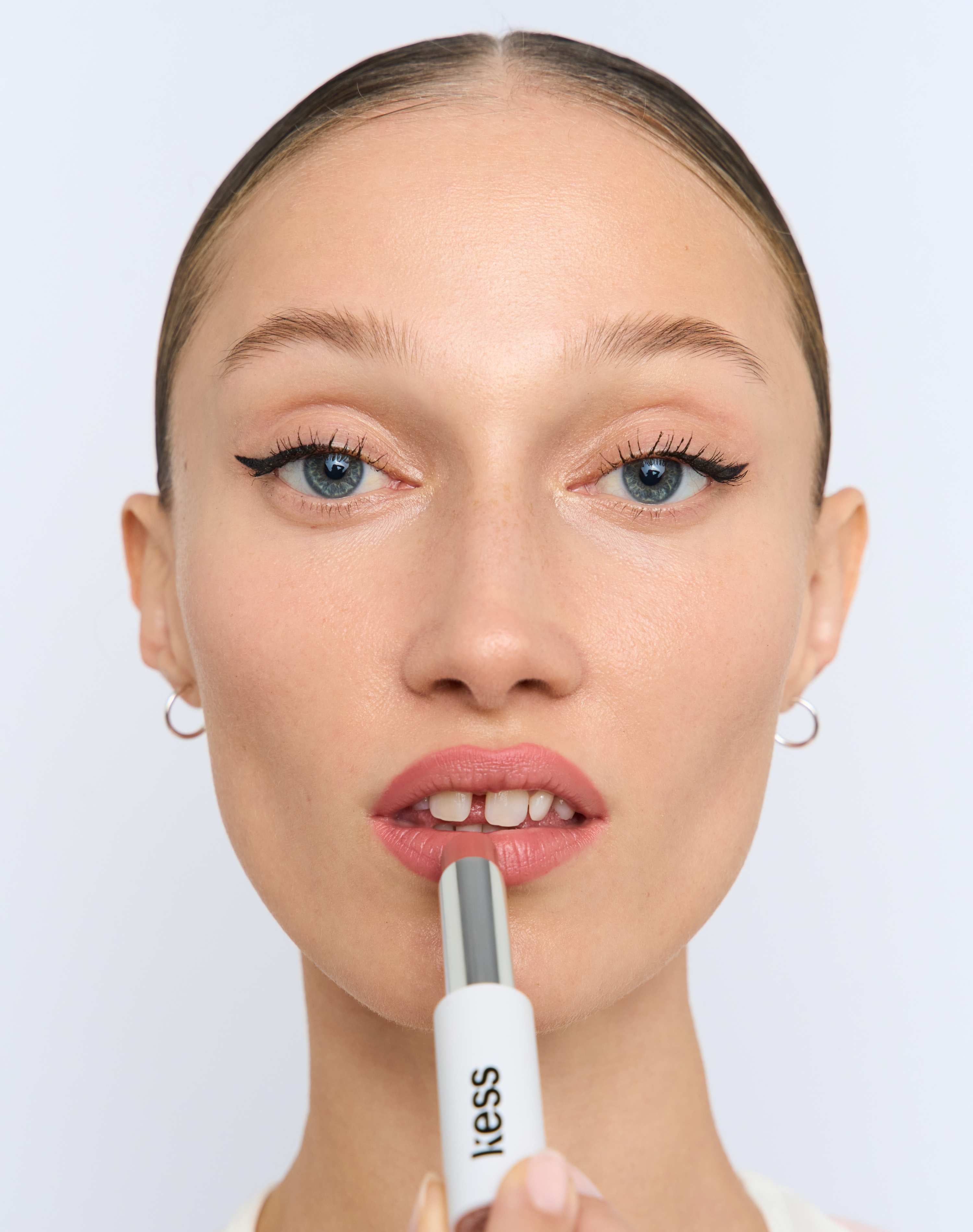 that girl; Step 4 - Filippa wears the Lipstick in Warm Nude