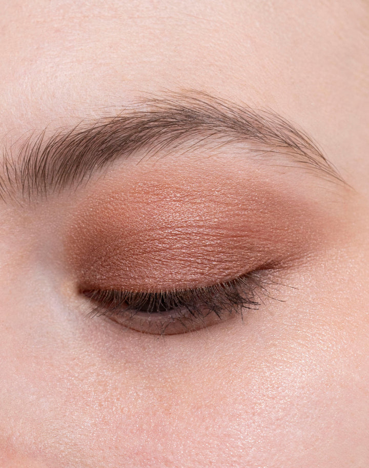everyday-casual; Close-Up of the shade Bronze