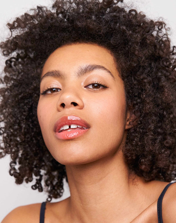 jelly-treat-lip-oil; juice: Theresa wears the Jelly Treat Lip Oil in Juice