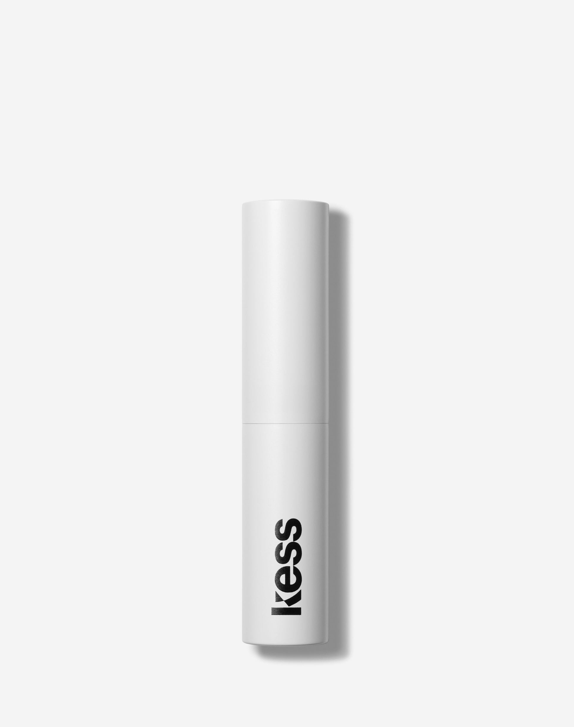 Lipstick with magnetic closure