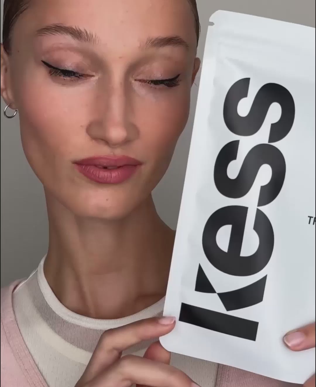 Load video: that girl; Filippa shows the Look of the Gift Bag That Girl