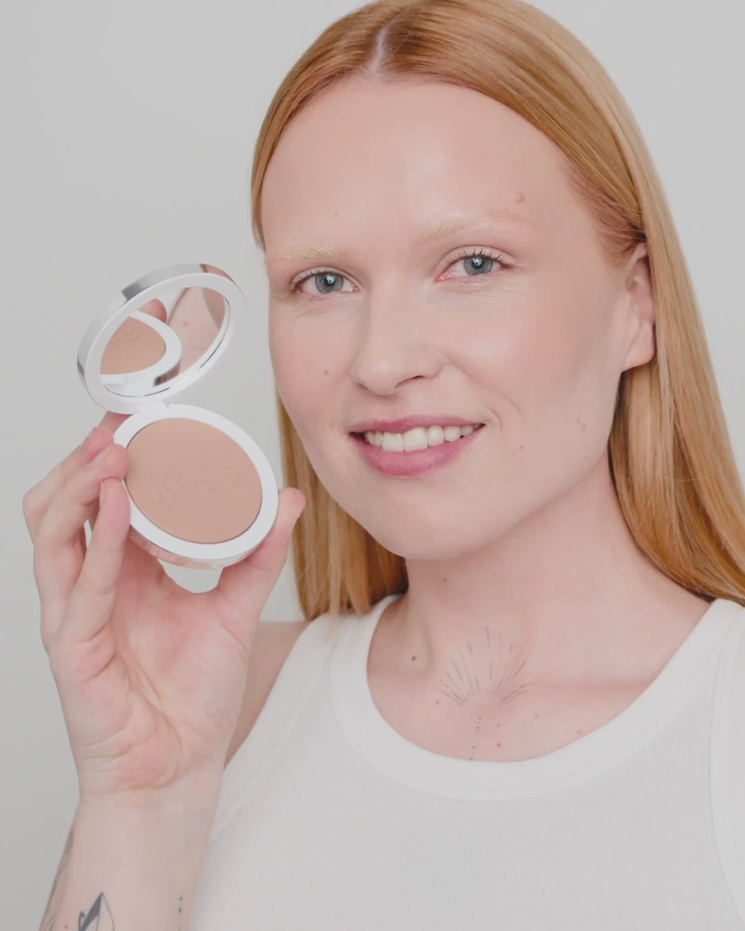 Load video: 365-bronzer; fair: Annalena wears the 365 Bronzer in Fair