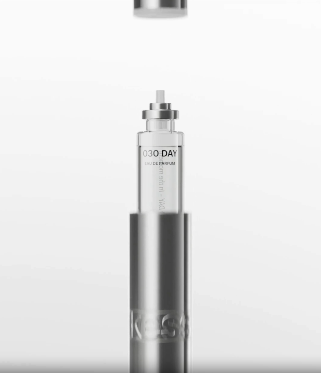 ; 030 Eau de Parfum with refill function in 30ml fullsize format