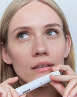 black notte; Joe crea volume e densità con il NIGHT Mascara.