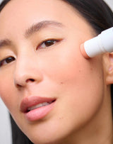 blush; Anh indossa Peach