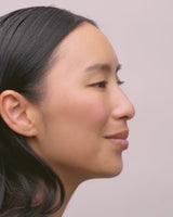 blush; Tan è una tonalità marrone naturale che combina in un unico prodotto blush nudo, contouring e bronzer.