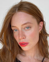 klaproosrood; Lisa draagt Poppy Red