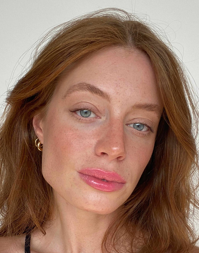 zachtroze; Lisa draagt Soft Pink