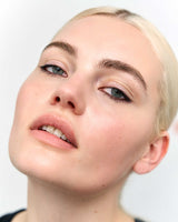 espressobruin; Marlen draagt de kajal in Espresso Brown in de jaren 90 Lines look