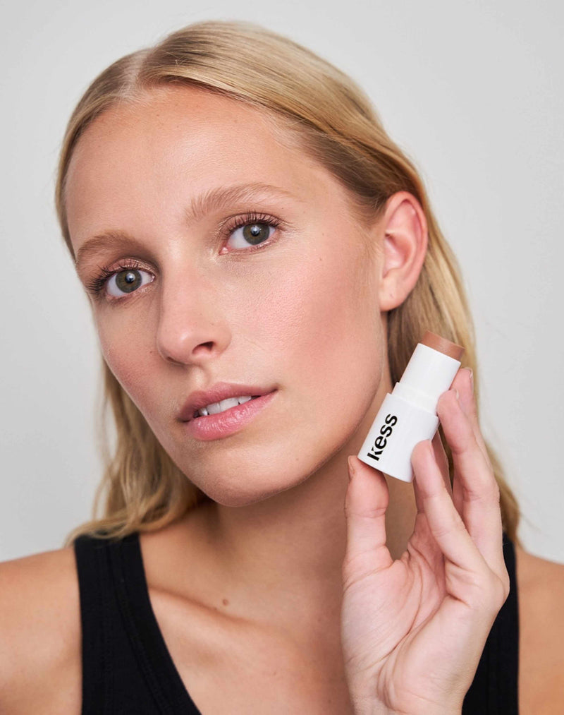 tan-blush; Johanna draagt Tan