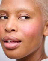 Berry-blush; Una draagt Berry