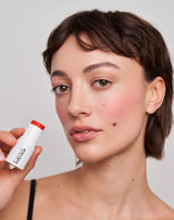 flirt- blush ; Mariia tr√§gt den Mono Stick in Flirten