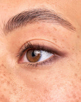 espressobruin; Natalia draagt de kajal in espresso brown in de Wing It look