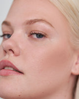 jasny do jasnego; Theresa nosi 365 Bronzer w odcieniu Fair to Light