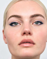 blue-velvet; Marlen nosi kajal w kolorze Blue Velvet w stylizacji Wing it Look