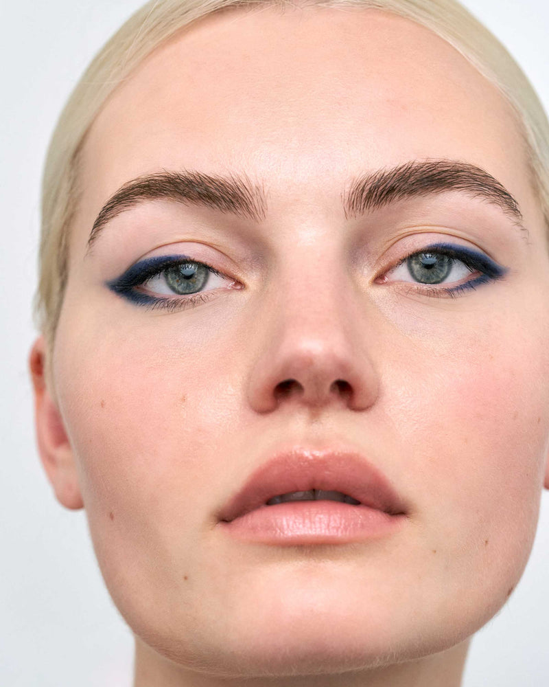 blue-velvet; Marlen nosi kajal w kolorze Blue Velvet w stylizacji Wing it Look