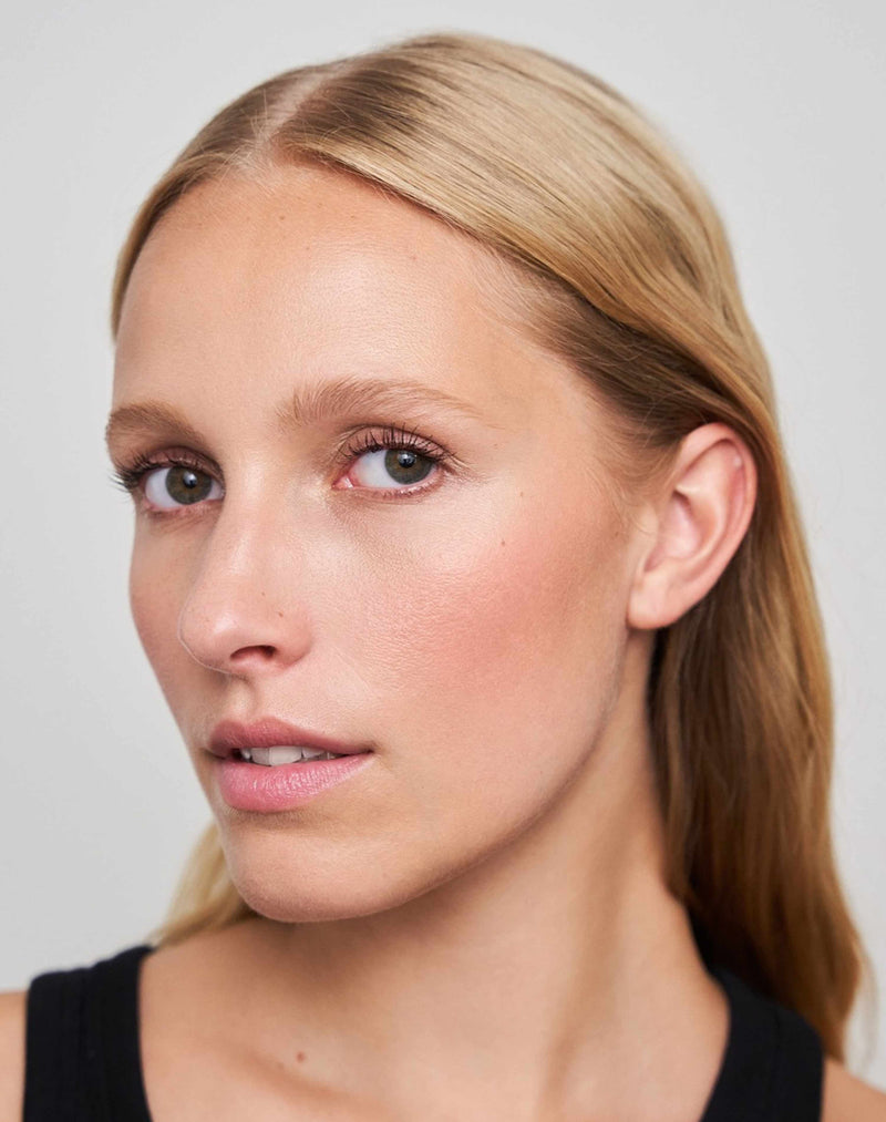 koral- blush ; Johanna nosi koral