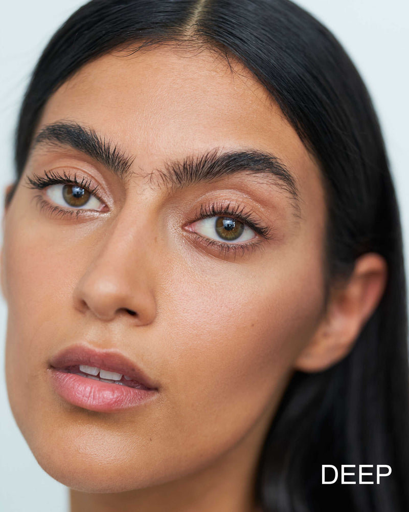 Viktoria nosi 365 Bronzer w odcieniu Tan to Deep