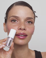 spotlight ; Stella nosi Jelly Treat Lip Oil w naszym limitowanym odcieniu Spotlight