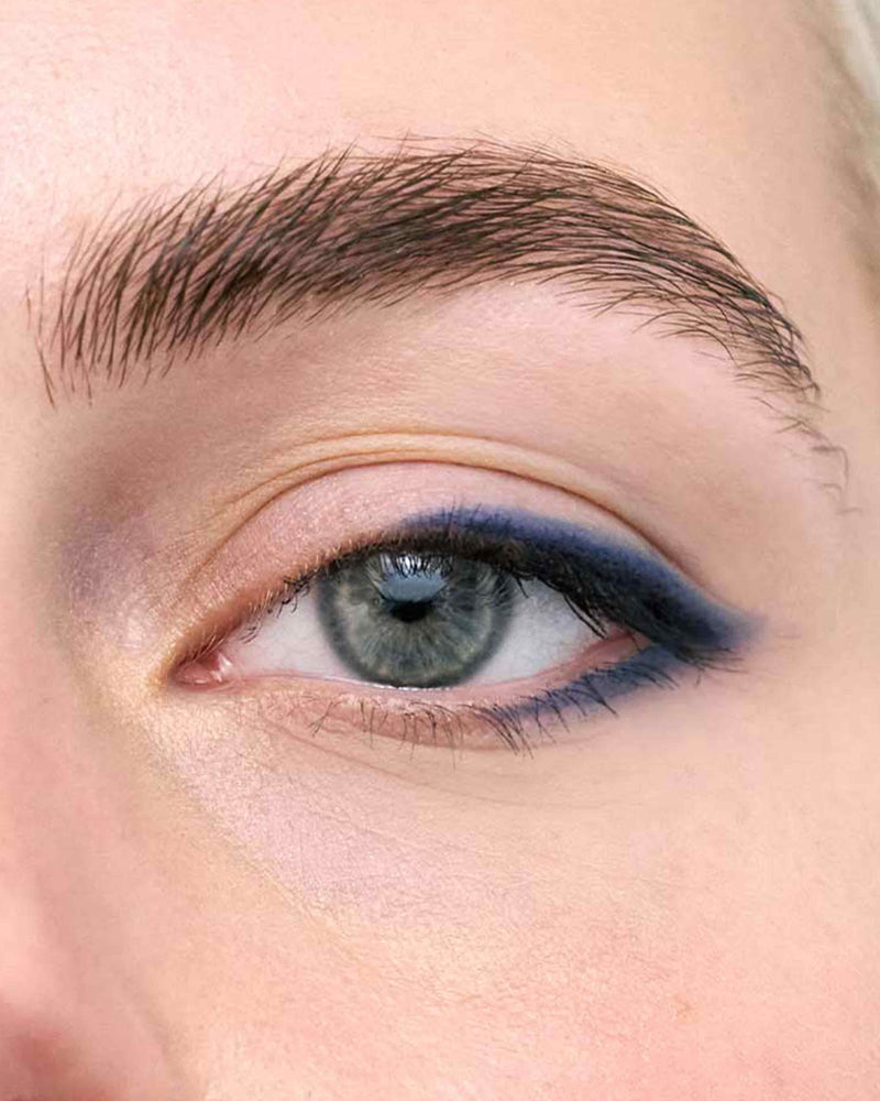 blue-velvet; Marlen nosi kajal w kolorze Blue Velvet w stylizacji Wing it Look